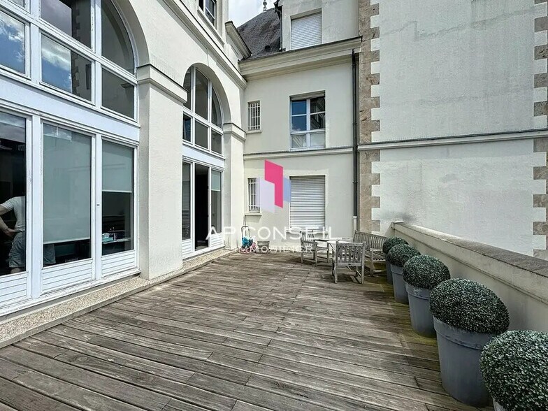 Bureau dans Saint-Germain-en-Laye à louer - Photo de l’immeuble – Image 2 sur 11