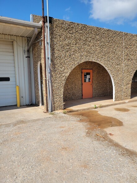 5510 N Highway 81, Enid, OK à louer - Photo de l’immeuble – Image 2 sur 9