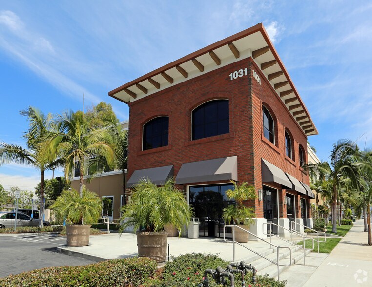 1031 W Chapman Ave, Orange, CA à louer - Photo de l’immeuble – Image 2 sur 7
