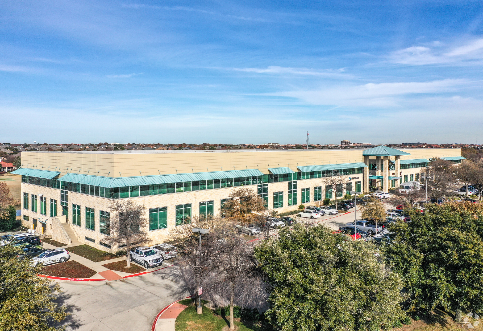 2201 W Royal Ln, Irving, TX à louer Photo principale– Image 1 sur 18