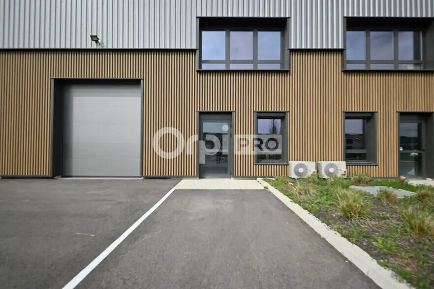 225 B Avenue Des Marronniers, Bourgoin-Jallieu à louer - Photo de l’immeuble – Image 3 sur 6