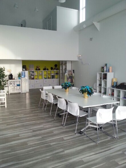 5408 53rd Ave NW, Edmonton, AB à louer - Photo de l’immeuble – Image 1 sur 4