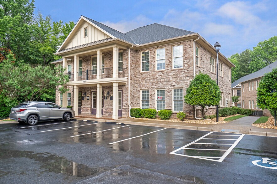 1905 Woodstock Rd, Roswell, GA à vendre - Photo de l’immeuble – Image 2 sur 29