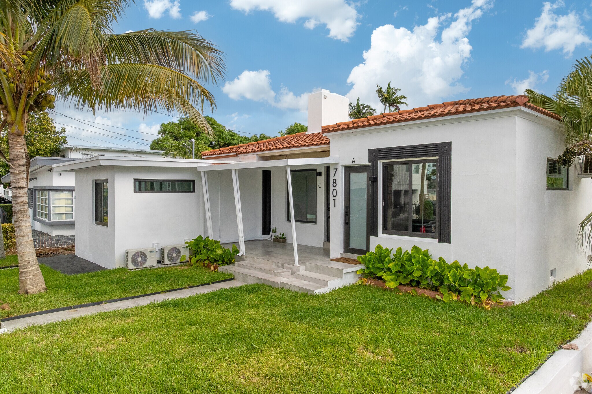7801 Byron Ave, Miami Beach, FL à vendre Photo de l’immeuble– Image 1 sur 62