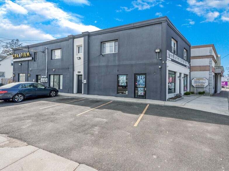 496 Jerusalem Ave, Uniondale, NY à vendre - Photo de l’immeuble – Image 2 sur 13