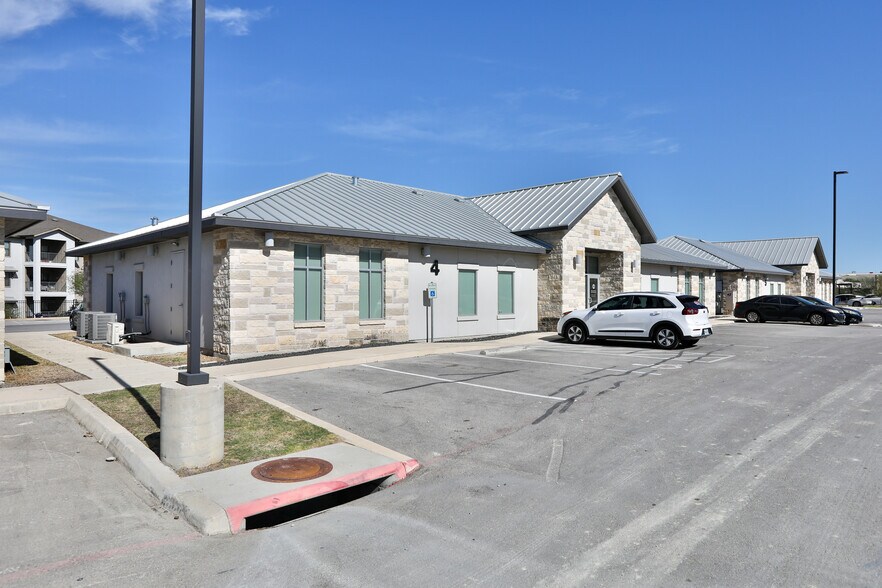 7323 N Loop 1604 E, San Antonio, TX à louer - Photo de l’immeuble – Image 2 sur 7