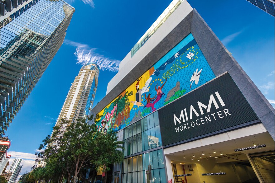 1010 NE 2nd Ave, Miami, FL à louer - Photo de l’immeuble – Image 1 sur 9