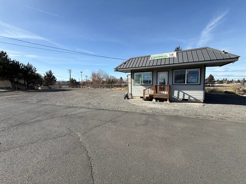 1465 S Highway 97, Redmond, OR à louer - Photo de l’immeuble – Image 2 sur 9