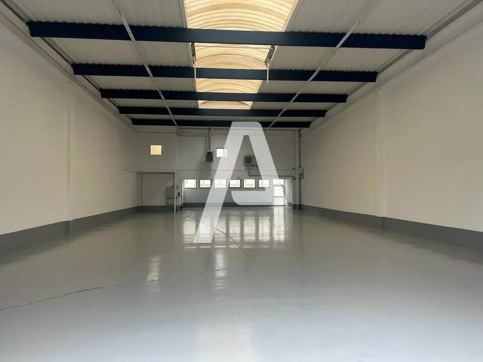 Local d’activités dans Bonneuil-sur-Marne à louer Photo de l’immeuble– Image 1 sur 9