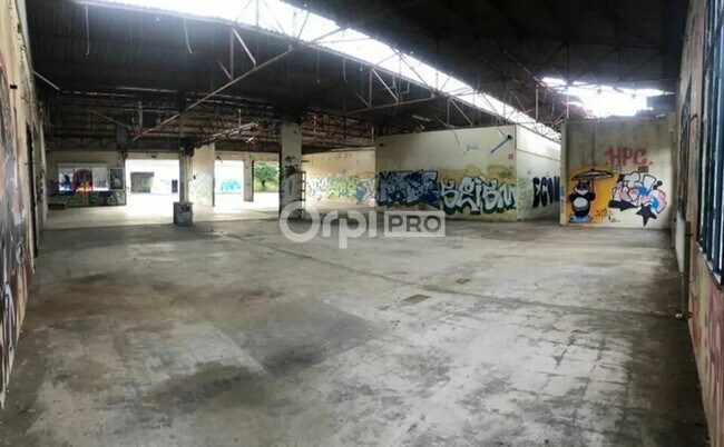 Plus de détails pour Local d’activités à vendre