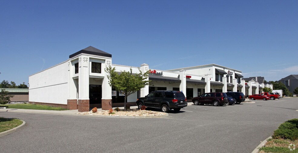 711 Brick Kiln Blvd, Newport News, VA à louer - Photo de l’immeuble – Image 2 sur 5