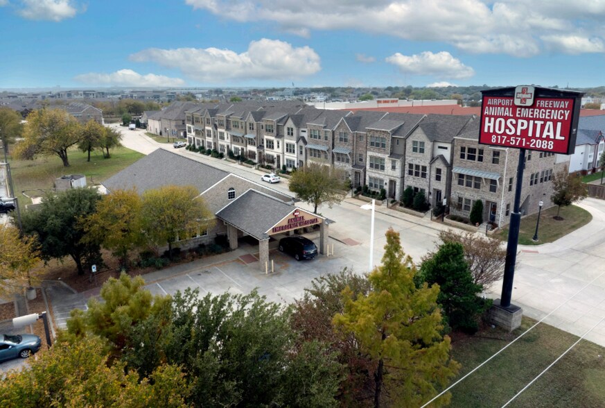 833 W Airport Fwy, Euless, TX à vendre - Photo de l’immeuble – Image 2 sur 6