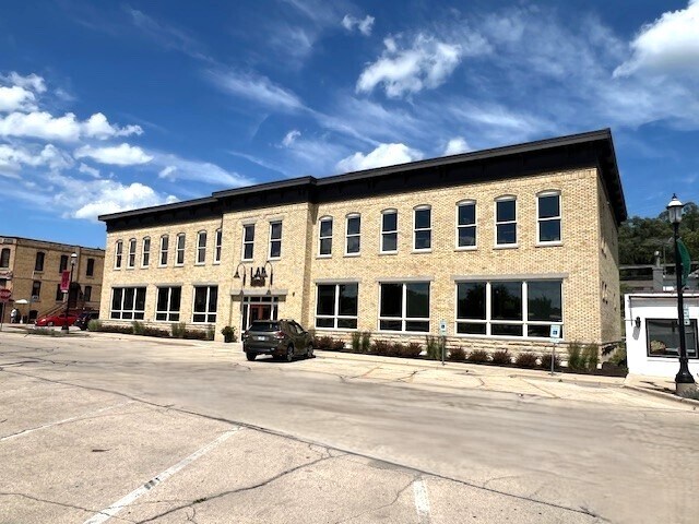 220 N River St, East Dundee, IL à vendre - Photo de l’immeuble – Image 2 sur 41