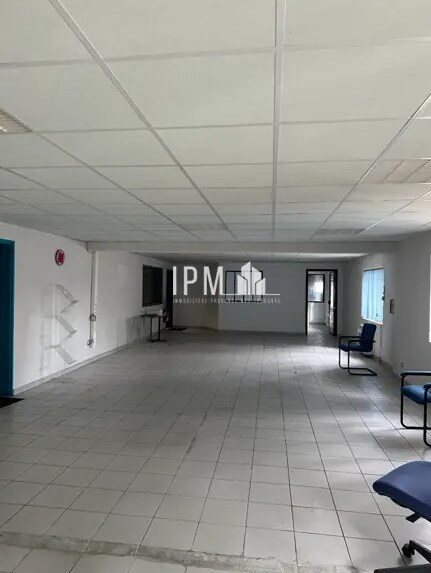 Local d’activités dans Marignane à louer - Photo de l’immeuble – Image 3 sur 6