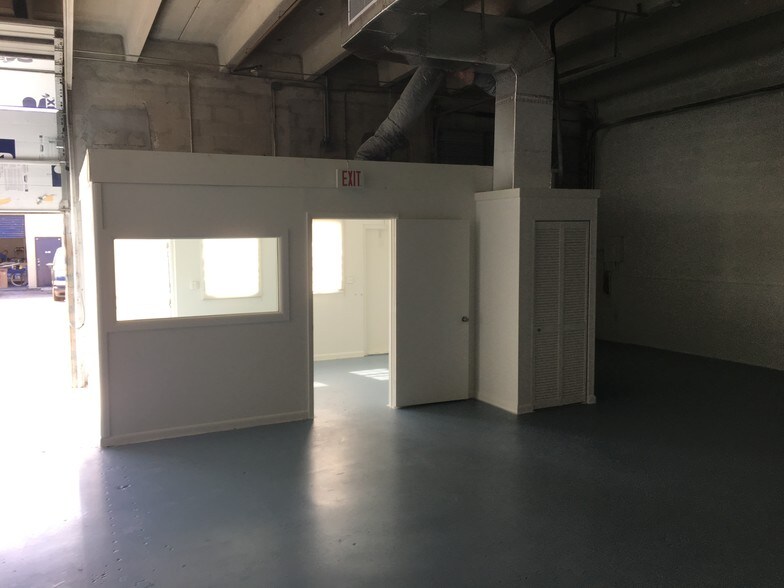 9807-9808 NW 80th Ave, Hialeah, FL à louer - Photo intérieure – Image 3 sur 35