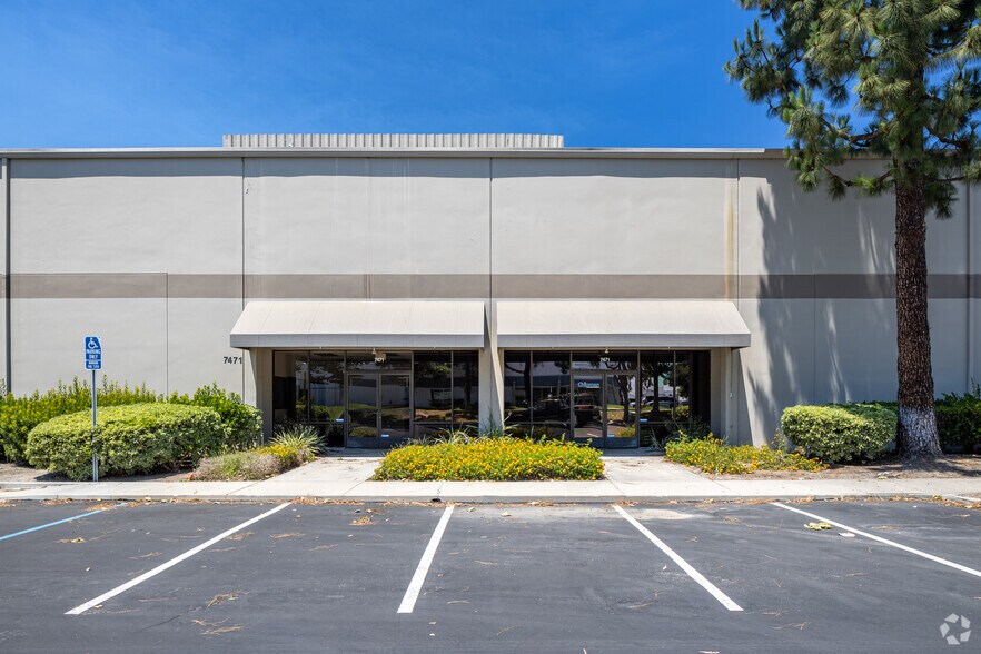 7361-7471 Doig Dr, Garden Grove, CA à louer - Photo de l’immeuble – Image 2 sur 8