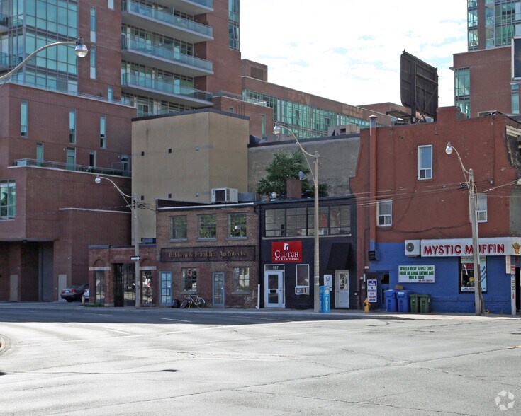 155-157 Richmond St, Toronto, ON à louer - Photo de l’immeuble – Image 2 sur 2