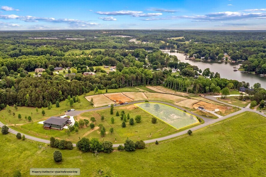 115 Bentley Ct, Troutman, NC à vendre - Photo de l’immeuble – Image 2 sur 7