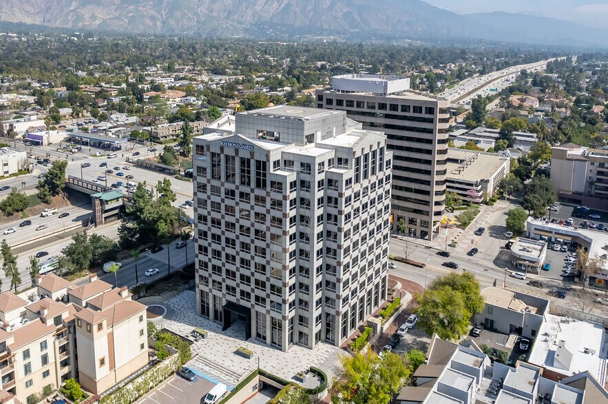 301 N Lake Ave, Pasadena, CA à vendre - Photo de l’immeuble – Image 2 sur 10