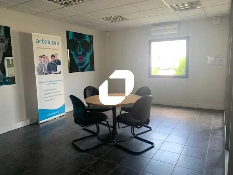 Bureau dans Saint-Priest à louer - Photo de l’immeuble – Image 2 sur 6