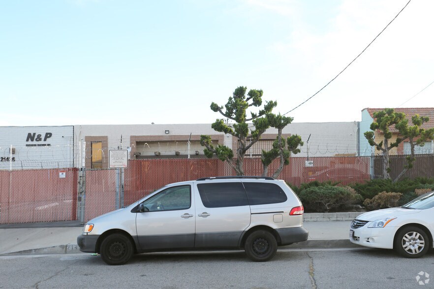 21434 Osborne St, Chatsworth, CA à louer - Photo de l’immeuble – Image 2 sur 3