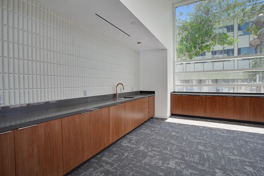 505 N Brand Blvd, Glendale, CA à louer - Photo intérieure – Image 2 sur 17