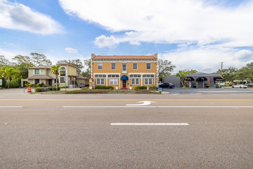 7024 Central Ave, Saint Petersburg, FL à louer - Photo de l’immeuble – Image 3 sur 48