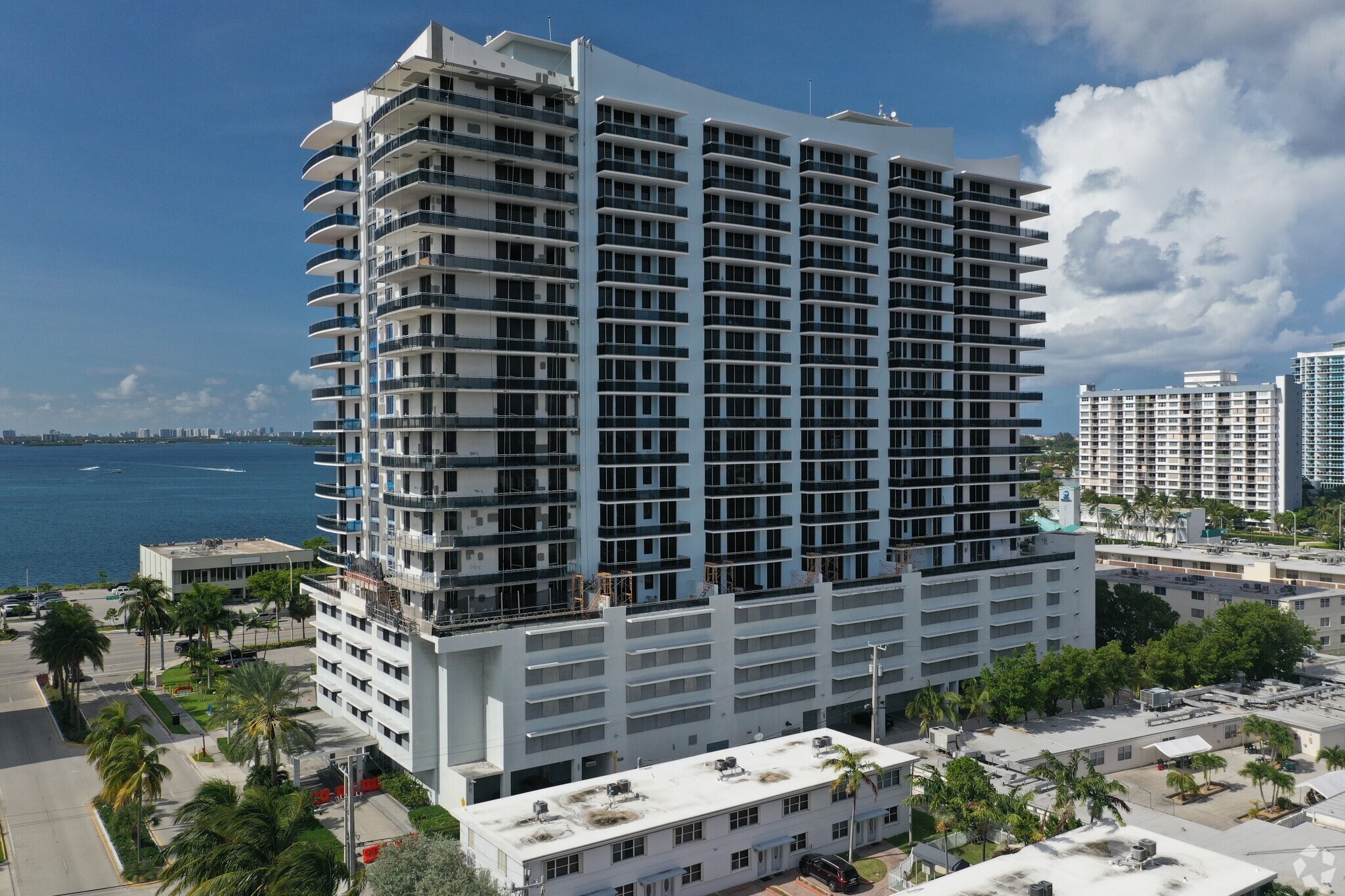 7901 Hispanola Ave, North Bay Village, FL à louer Photo principale– Image 1 sur 6