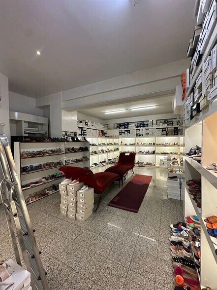 Local commercial dans Paris à louer - Photo de l’immeuble – Image 1 sur 6