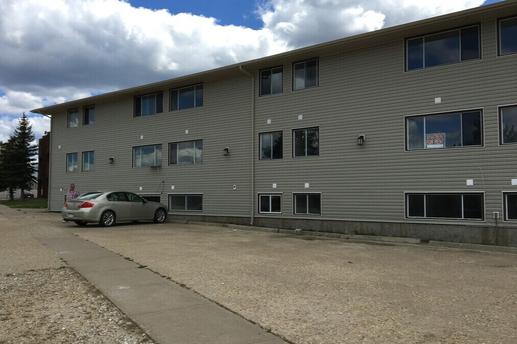 4943 Chalmers Av, Swan Hills, AB à vendre Photo de l’immeuble– Image 1 sur 8