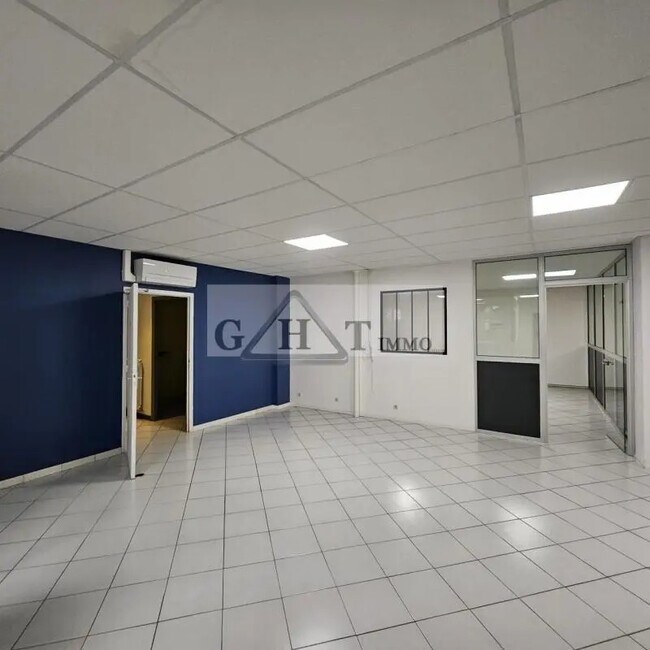 Plus de détails pour Local commercial à vendre