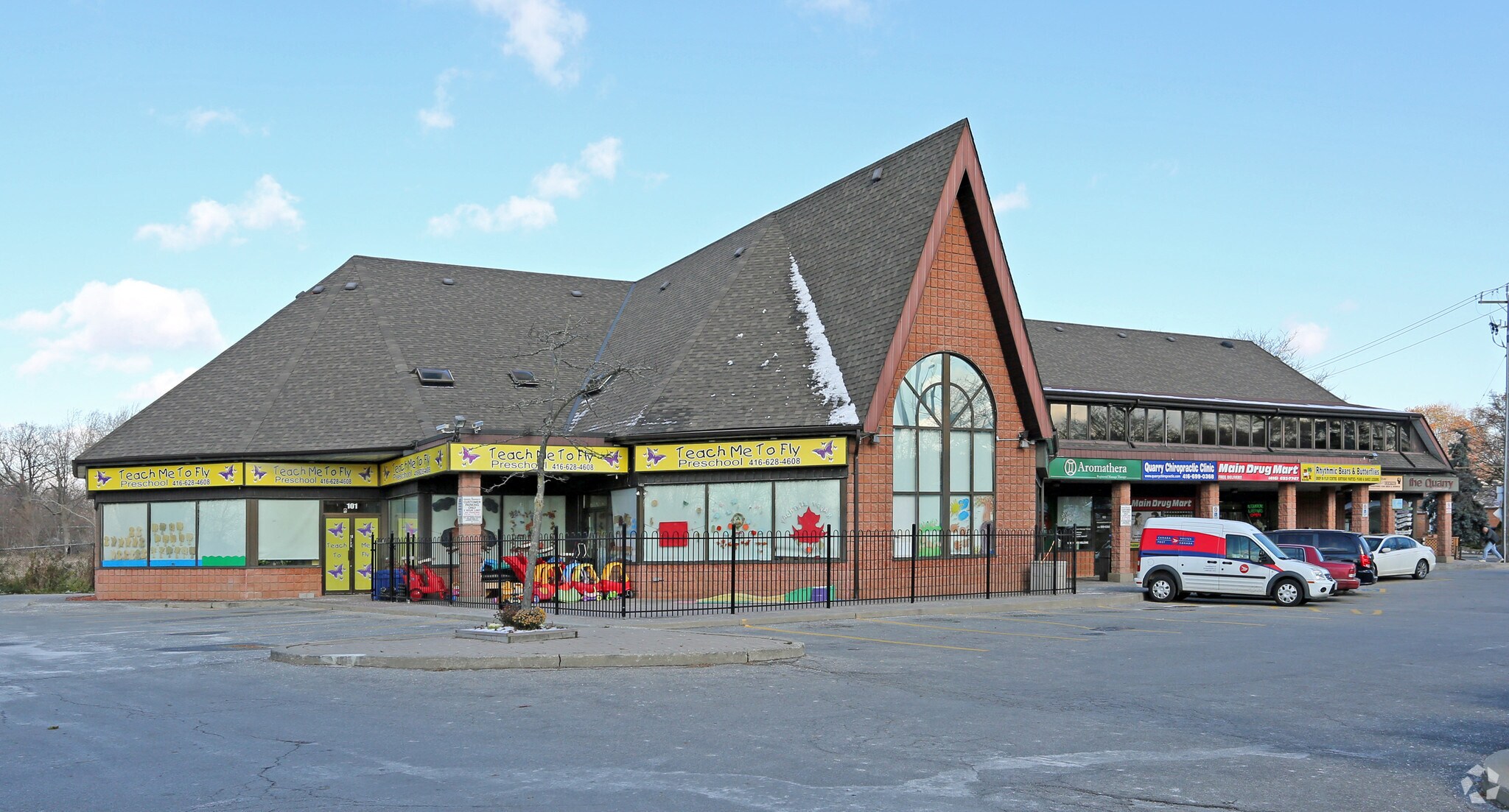 2560 Gerrard St E, Toronto, ON à louer Photo principale– Image 1 sur 2