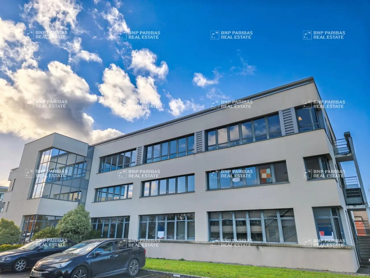 Bureau dans Saint-Grégoire à louer Photo de l’immeuble– Image 1 sur 11