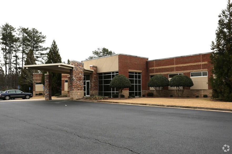 900 Sanders Rd, Cumming, GA à louer - Photo principale – Image 1 sur 6