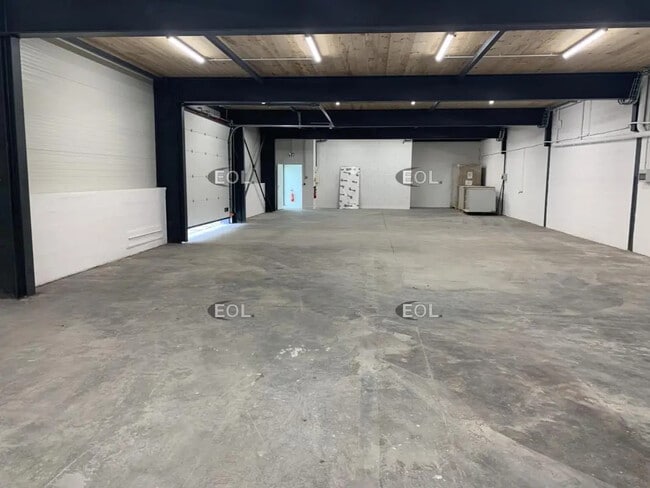 Plus de détails pour Local d'activités à louer