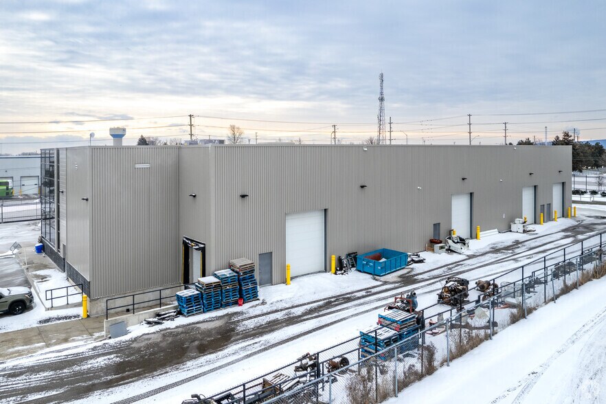 8223 Lawson Rd, Milton, ON à louer - Photo de l’immeuble – Image 3 sur 3