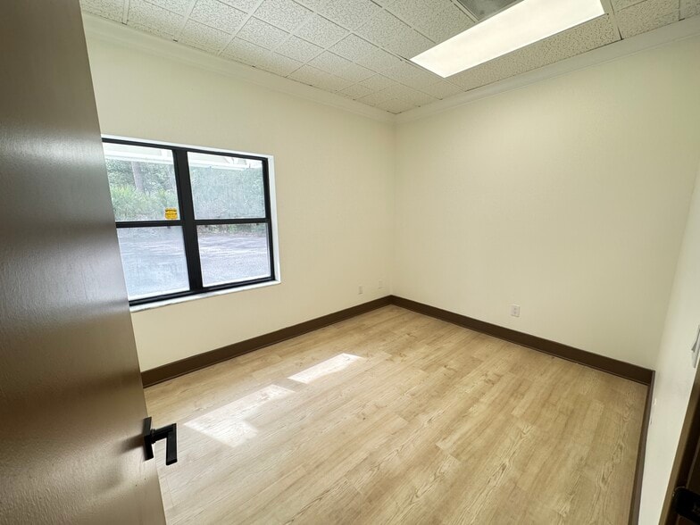 8421 Baymeadows Way, Jacksonville, FL à louer - Photo intérieure – Image 3 sur 16