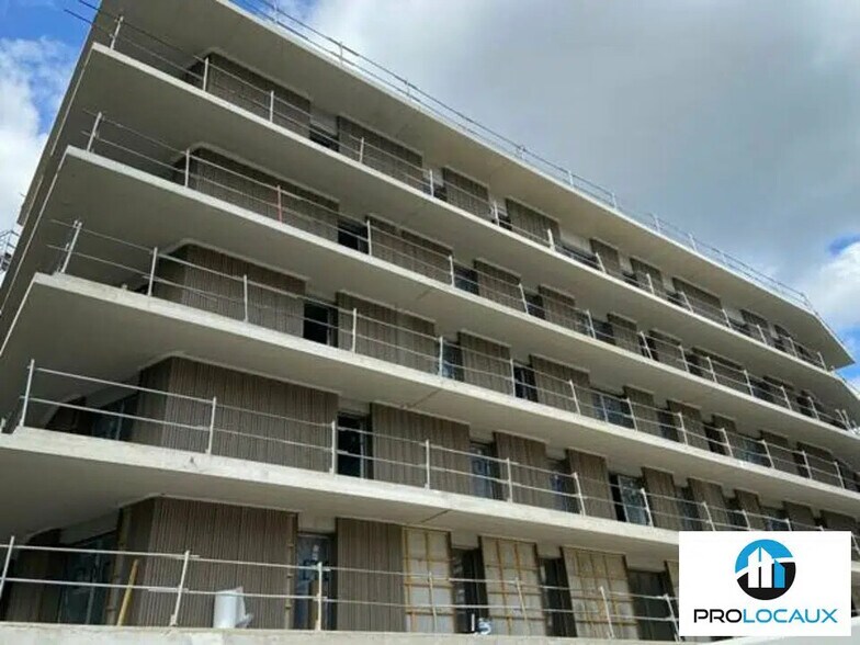 Local d'activités dans Bondy à vendre - Photo de l’immeuble – Image 3 sur 3