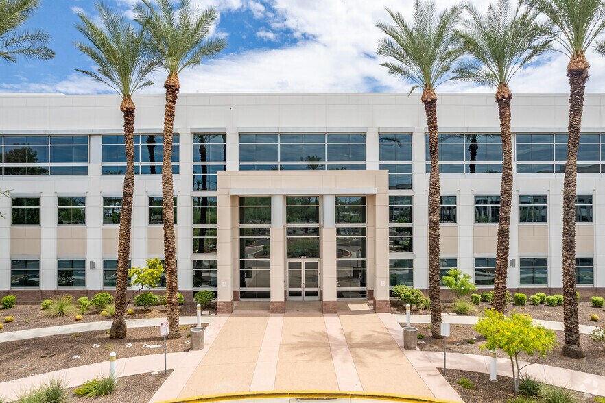 2401 W Peoria Ave, Phoenix, AZ à louer - Photo de l’immeuble – Image 3 sur 5