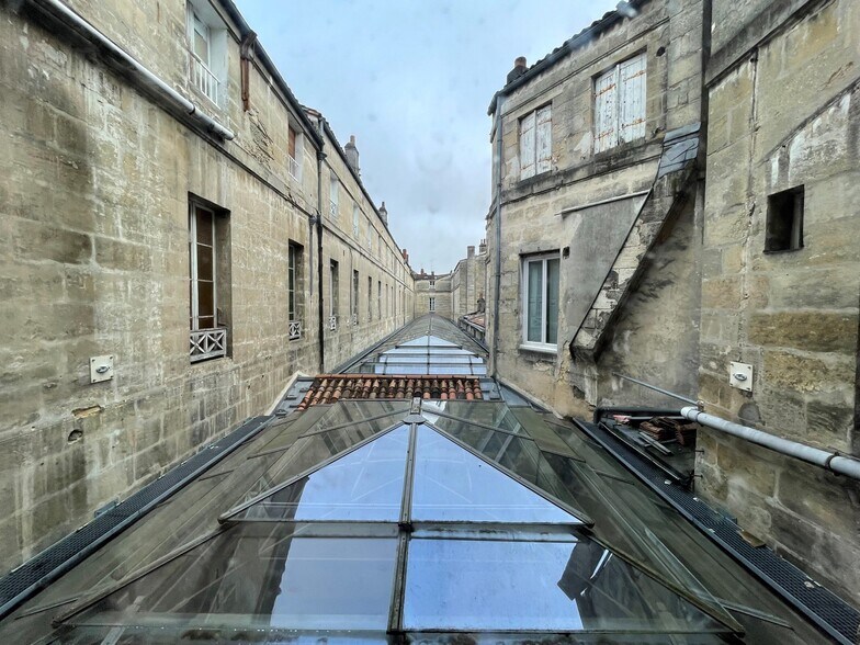 Bureau dans Bordeaux à louer - Photo de l’immeuble – Image 1 sur 7