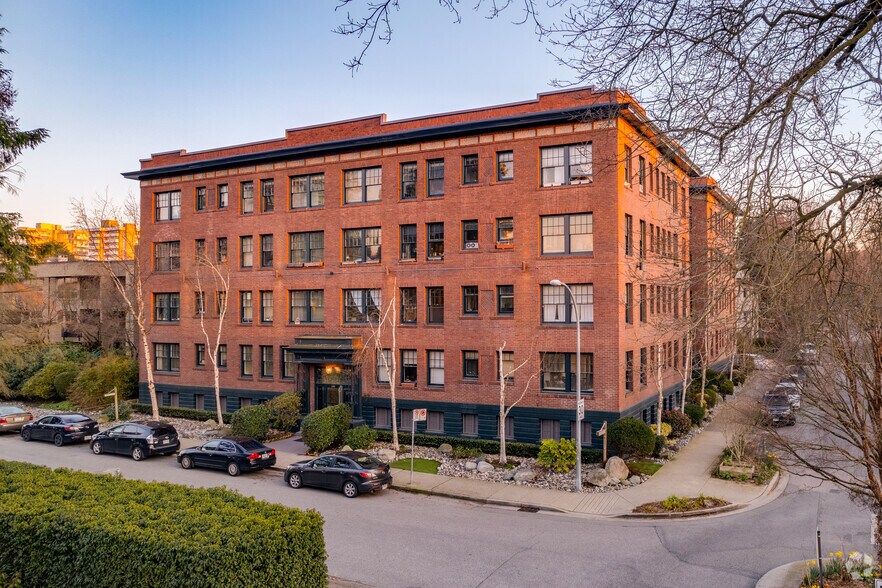 1298 W 10th Ave, Vancouver, BC à vendre - Photo de l’immeuble – Image 2 sur 5