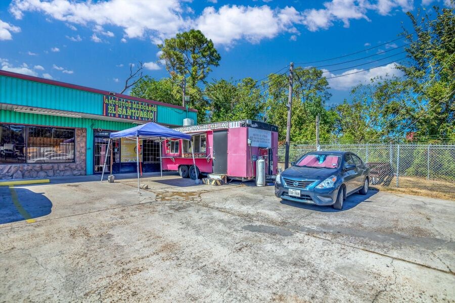 8529 C.E. King Pky, Houston, TX à louer Photo de l’immeuble– Image 1 sur 6