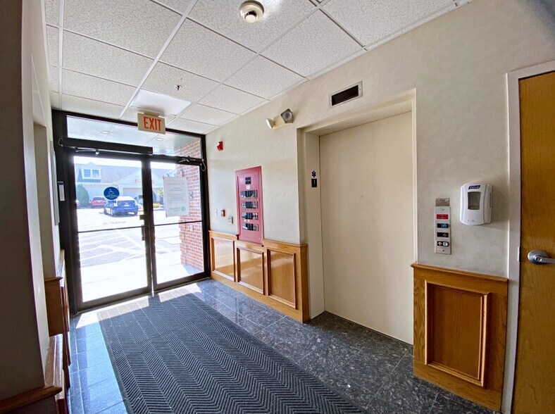 100 Boston Rd, Groton, MA à louer - Hall d’entrée – Image 3 sur 10