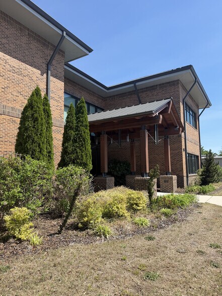 185 Grant St, West End, NC à vendre - Photo de l’immeuble – Image 3 sur 15