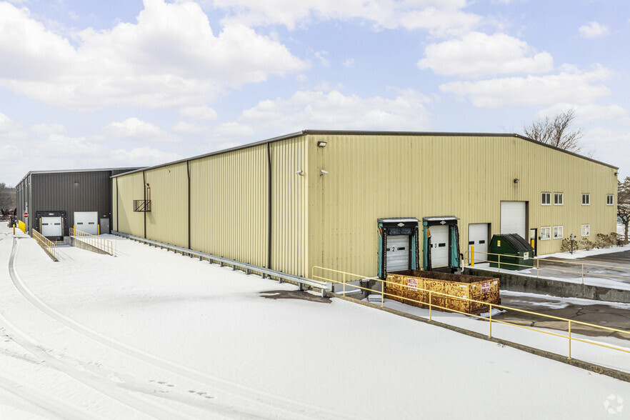 808 Industry Rd, Sauk City, WI à vendre - Photo de l’immeuble – Image 2 sur 22