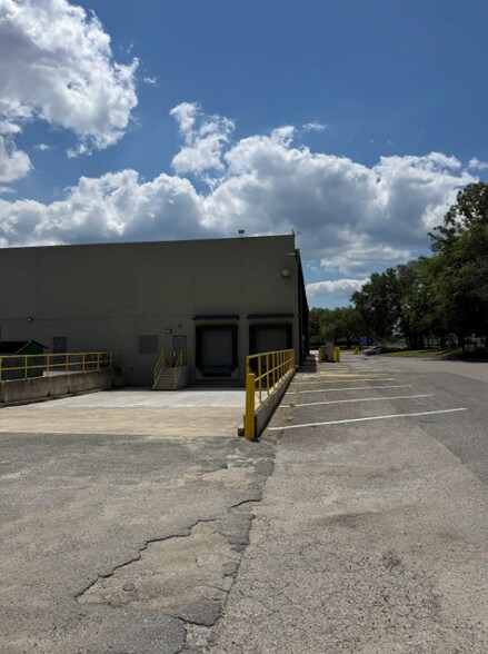8102 Blanding Blvd, Jacksonville, FL à louer - Photo de l’immeuble – Image 3 sur 13