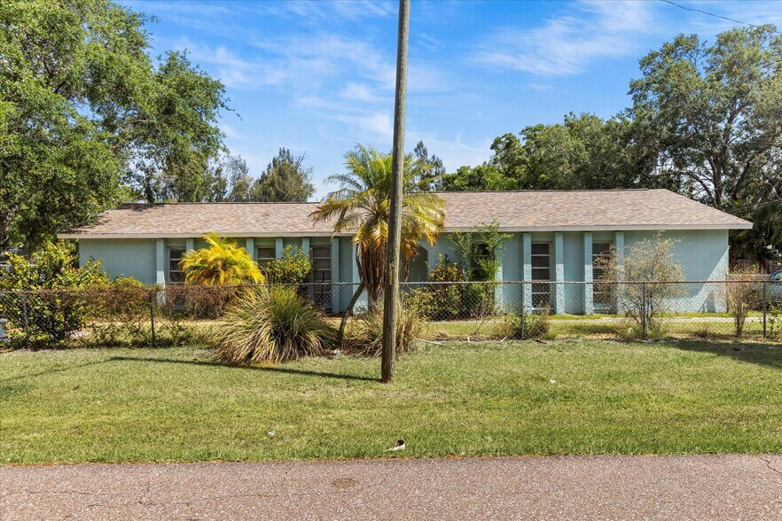 5651 Crestmont St, Clearwater, FL à vendre - Photo de l’immeuble – Image 2 sur 35