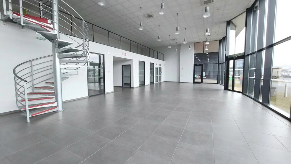 Local commercial dans ANTRAN à louer - Photo intérieure – Image 2 sur 8