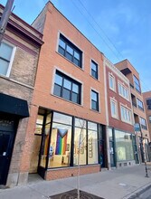 2415 N Milwaukee Ave, Chicago, IL à louer Photo de l’immeuble– Image 1 sur 3