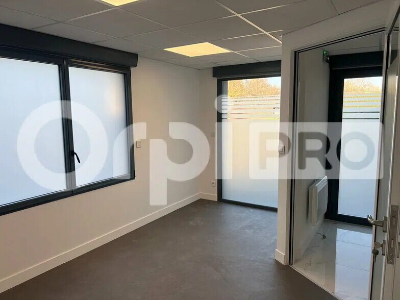 Local d’activités dans Château-Thierry à louer - Photo intérieure – Image 2 sur 6